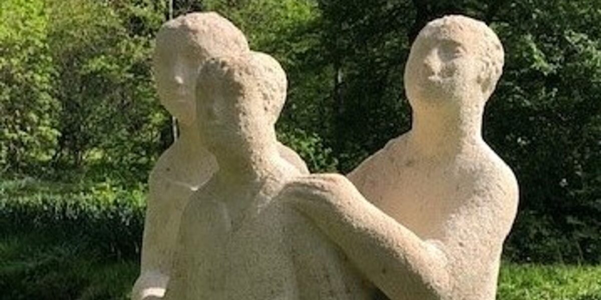 Oorlogsmonument bij kasteel loenersloot