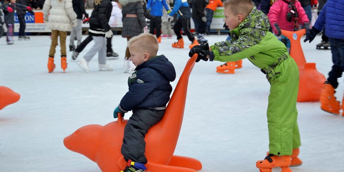 Weer een ijsbaan op het raadhuisplein in mijdrecht? | RTV Ronde Venen