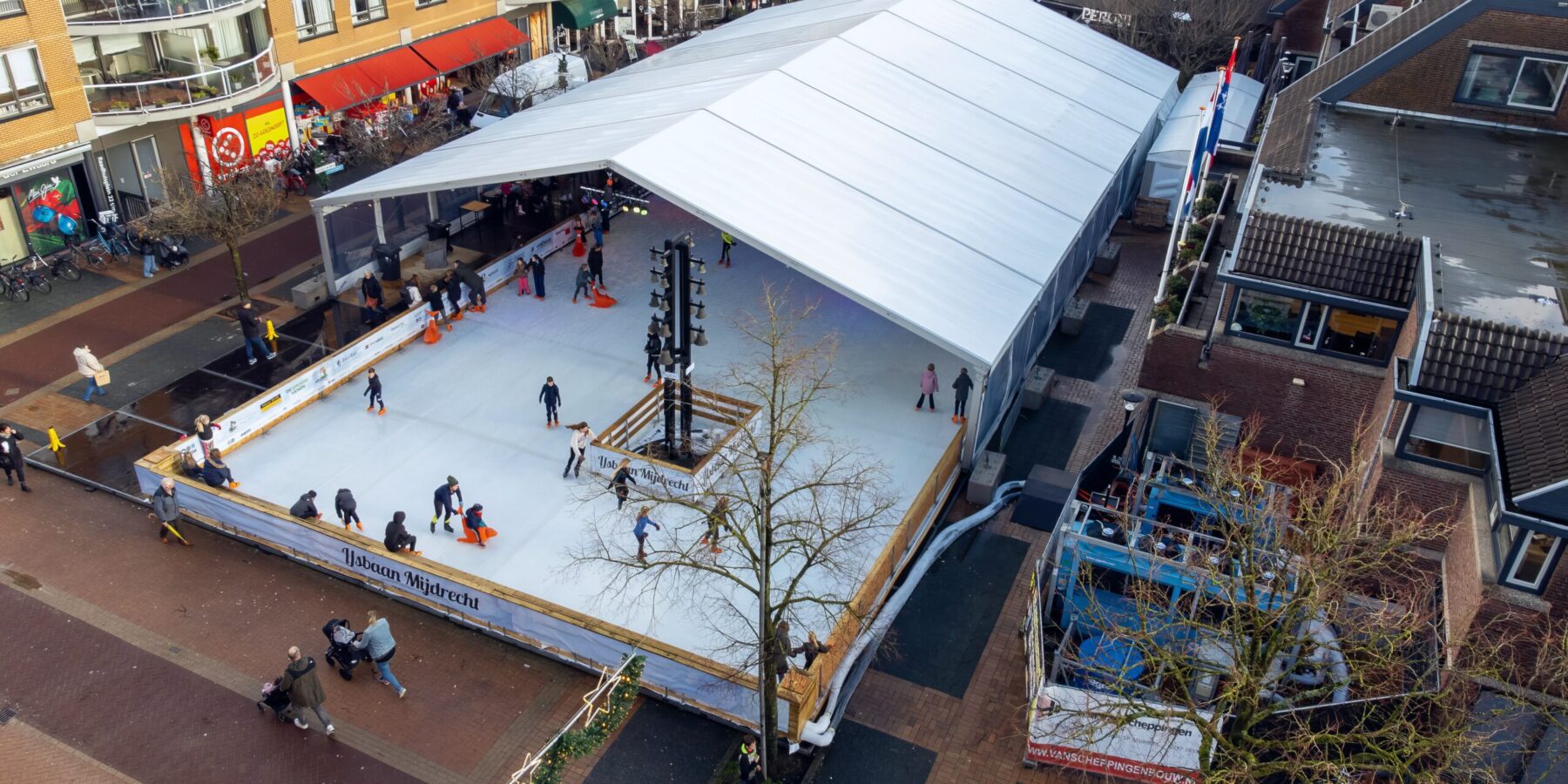 IJsplezier op het Raadhuisplein - schaatsen curling en meer