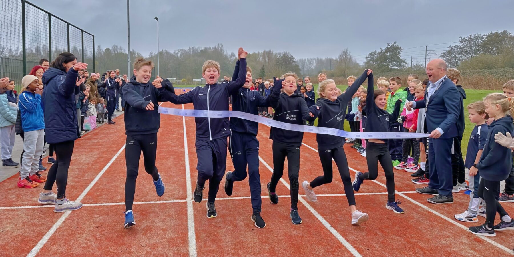 Atletiekbaan Abcoude feestelijk geopend