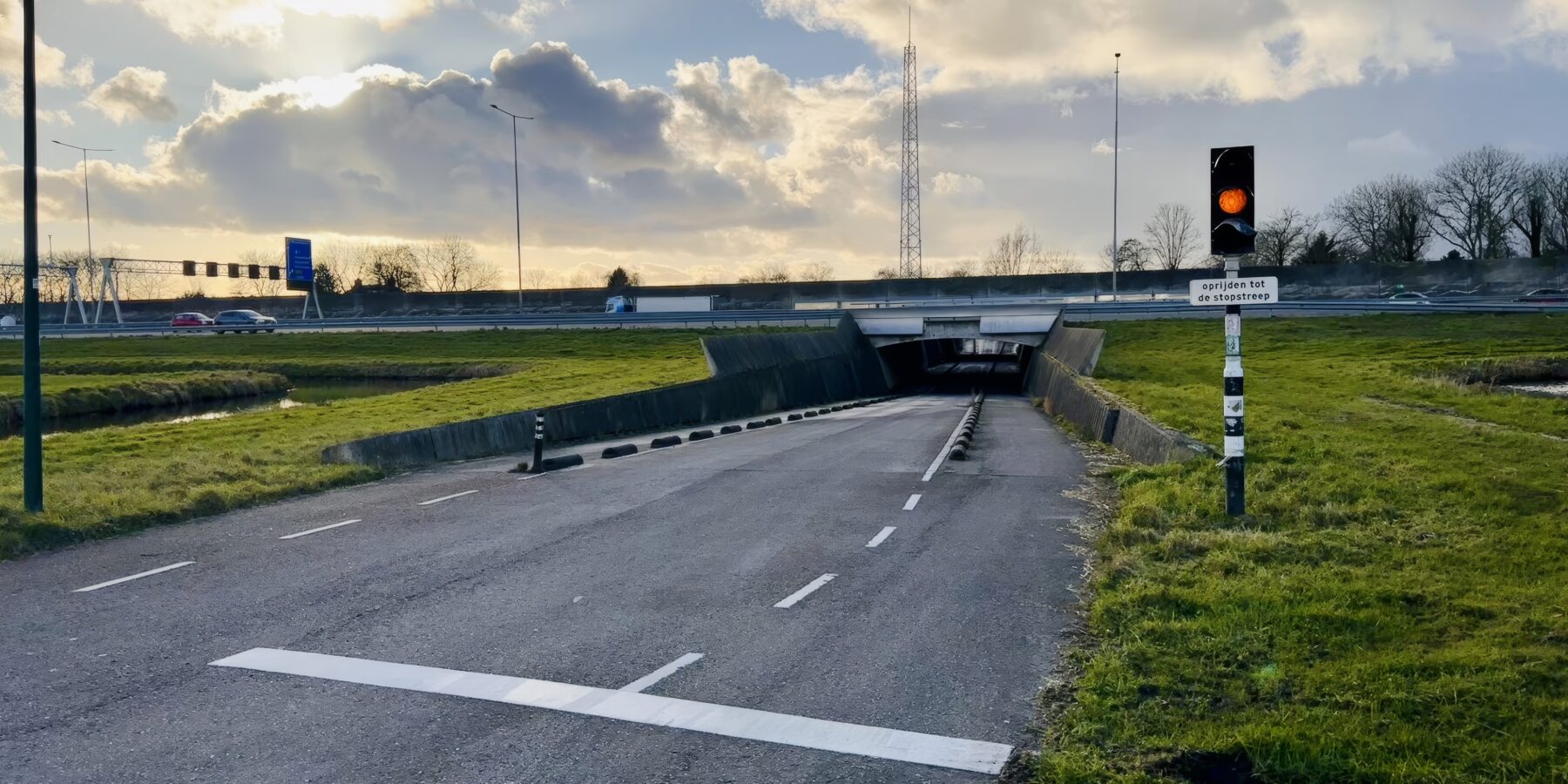 Gemeente test verkeersveiligheid zonder verkeerslichten bij tunneltje onder A2