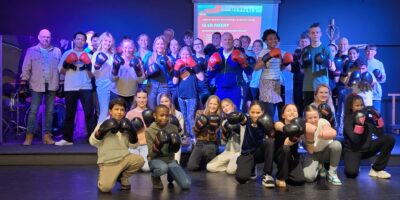 Joop Gottmers inspireert jongeren met kickboksclinic 