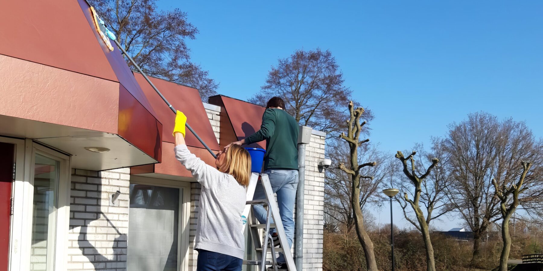 Vrijwilligers aan de slag tijdens NLdoet