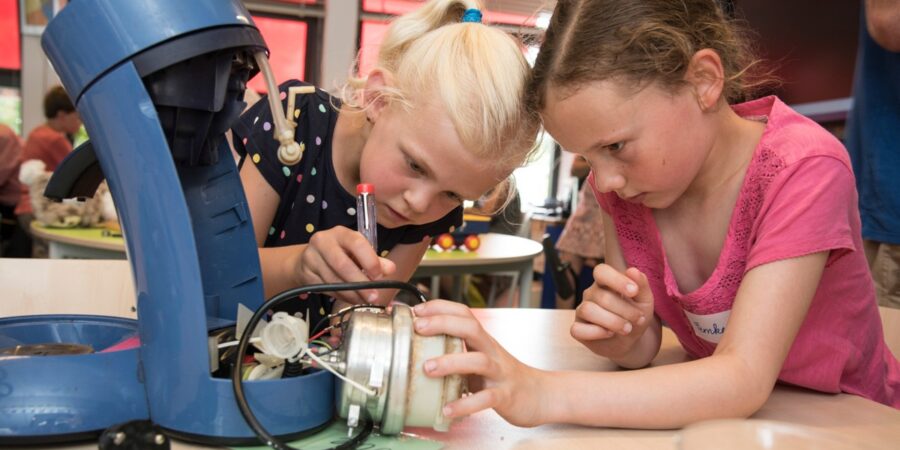 Kinderworkshop uit elkaar in elkaar