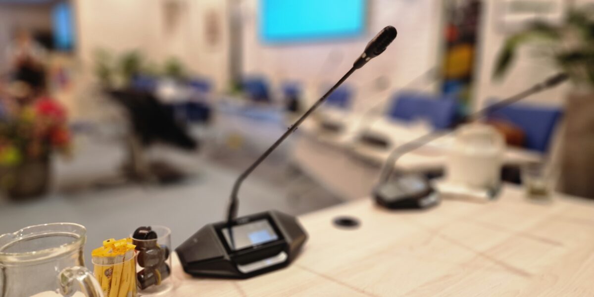 Ferry's Visie: Zetelrovende Piraadsleden