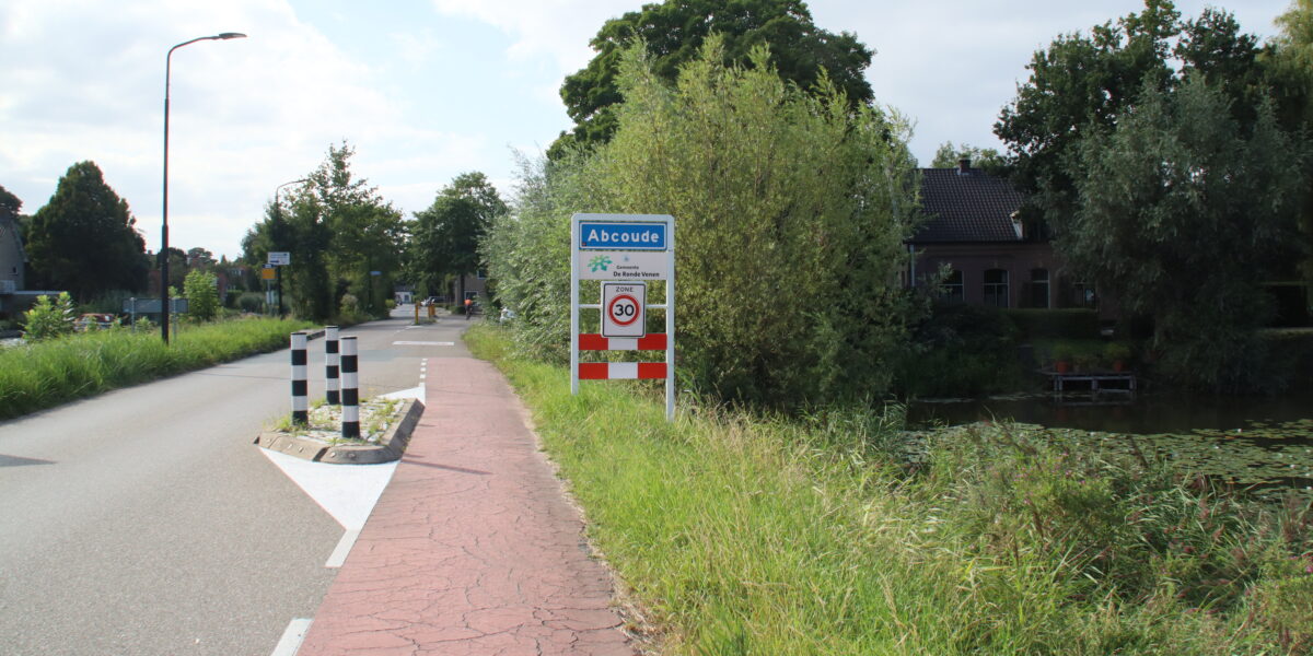 Bekende Abcoudenaren zetten massaal te koop-bord in de tuin