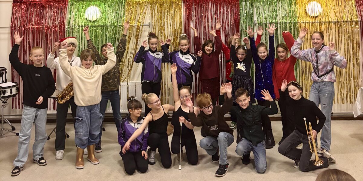 VIOS ademt kerst tijdens drukbezochte kerstmiddag