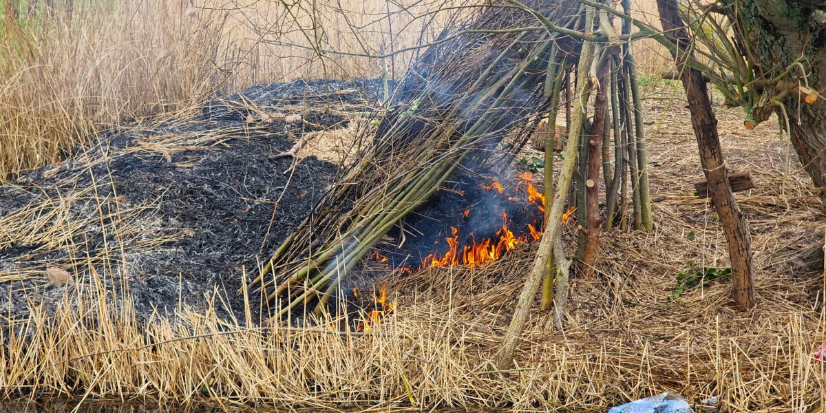 Vlammen maken einde aan middagje hutten bouwen
