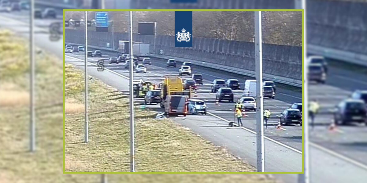 Verkeersinfarct rond Abcoude na kettingbotsing op de A2