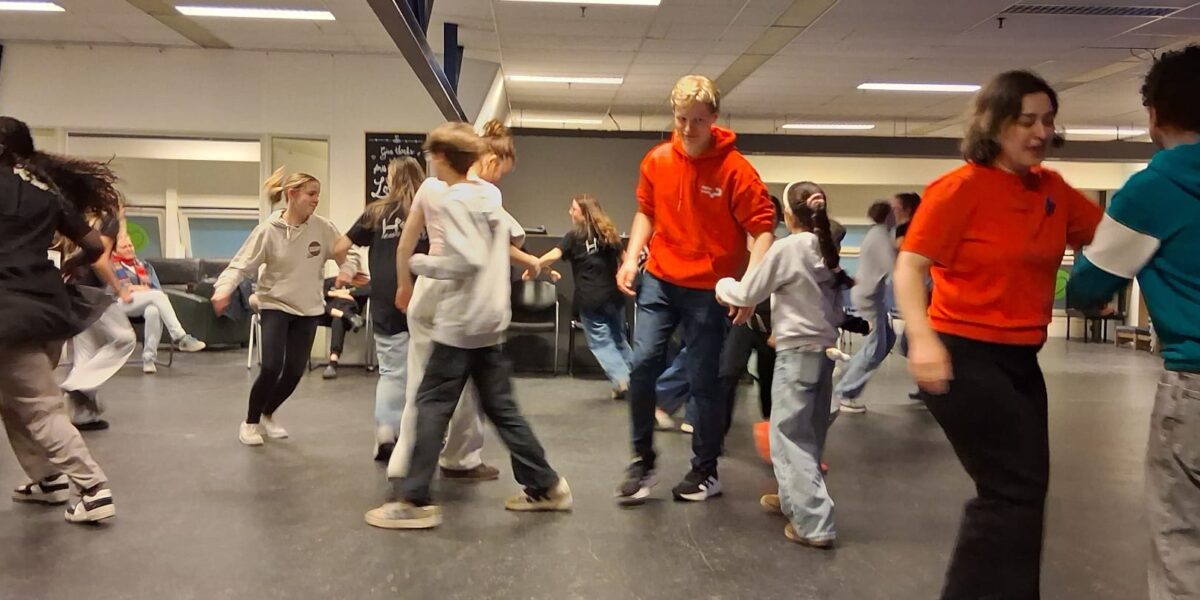 Tussen de bouwmarkt en de zin van het leven: Christiaan brengt jongeren samen