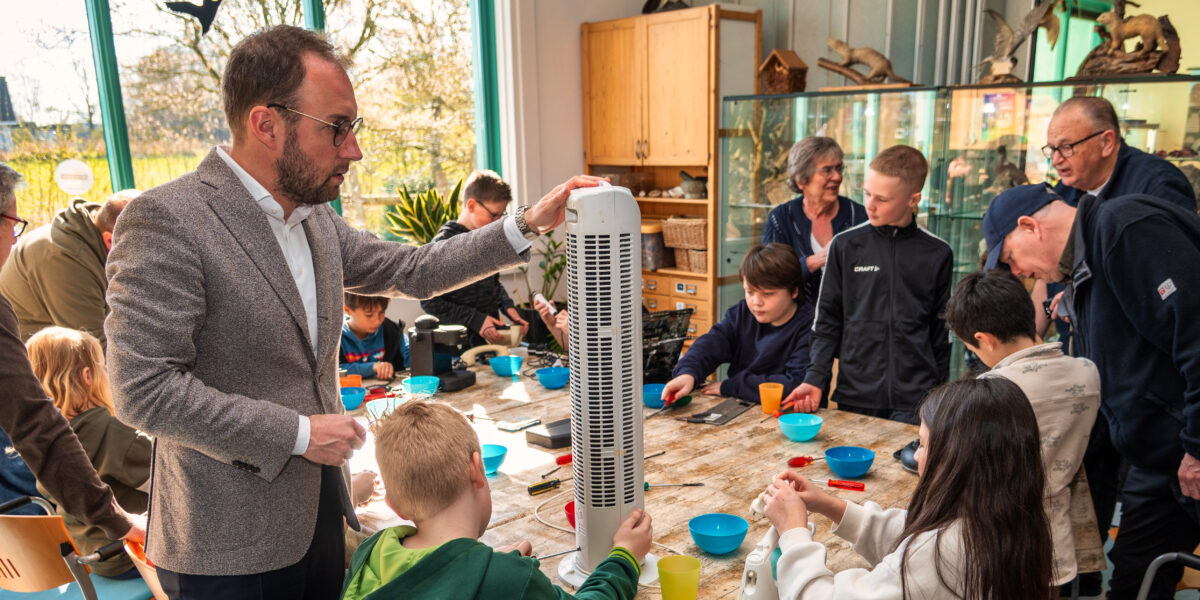 Oude apparaten en versleten jassen krijgen tweede leven