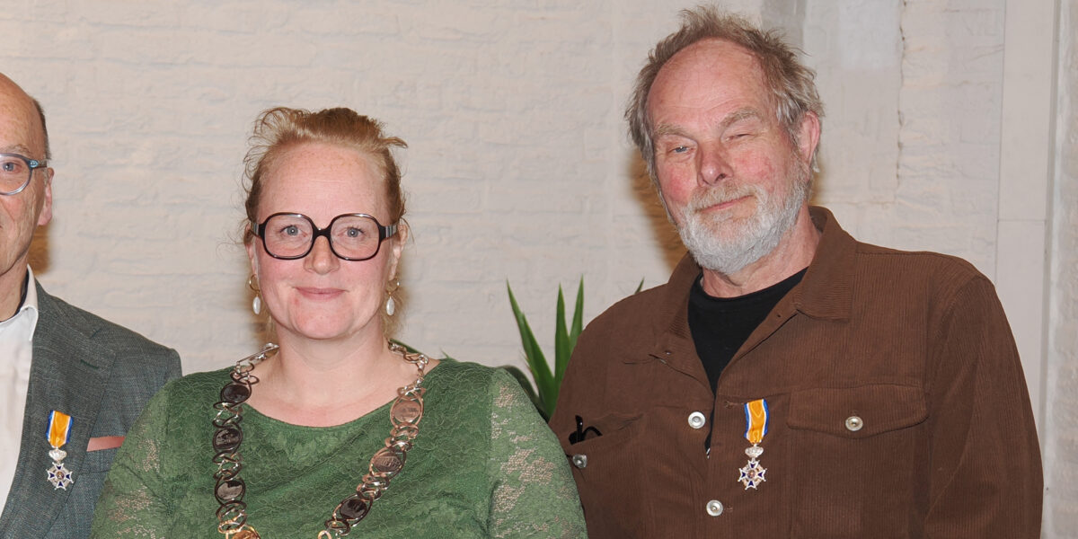 Oud-raadslid levert lintje uit protest na twee weken weer in