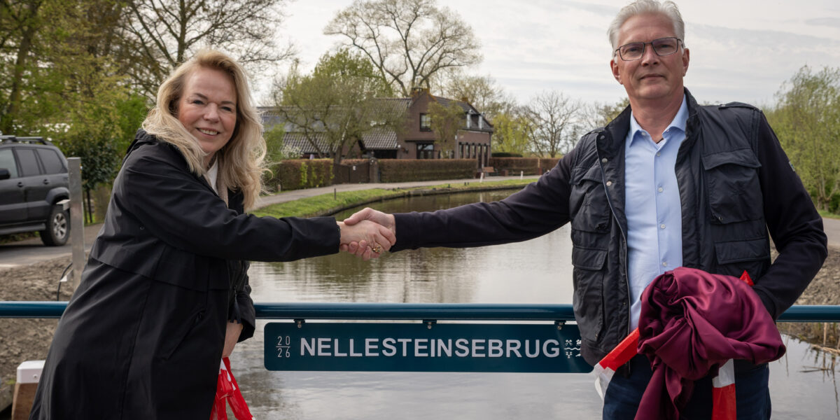 Vernieuwde bruggen in Abcoude feestelijk in gebruik genomen