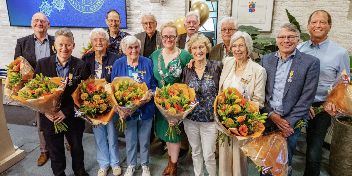 Twaalf inwoners koninklijk onderscheiden