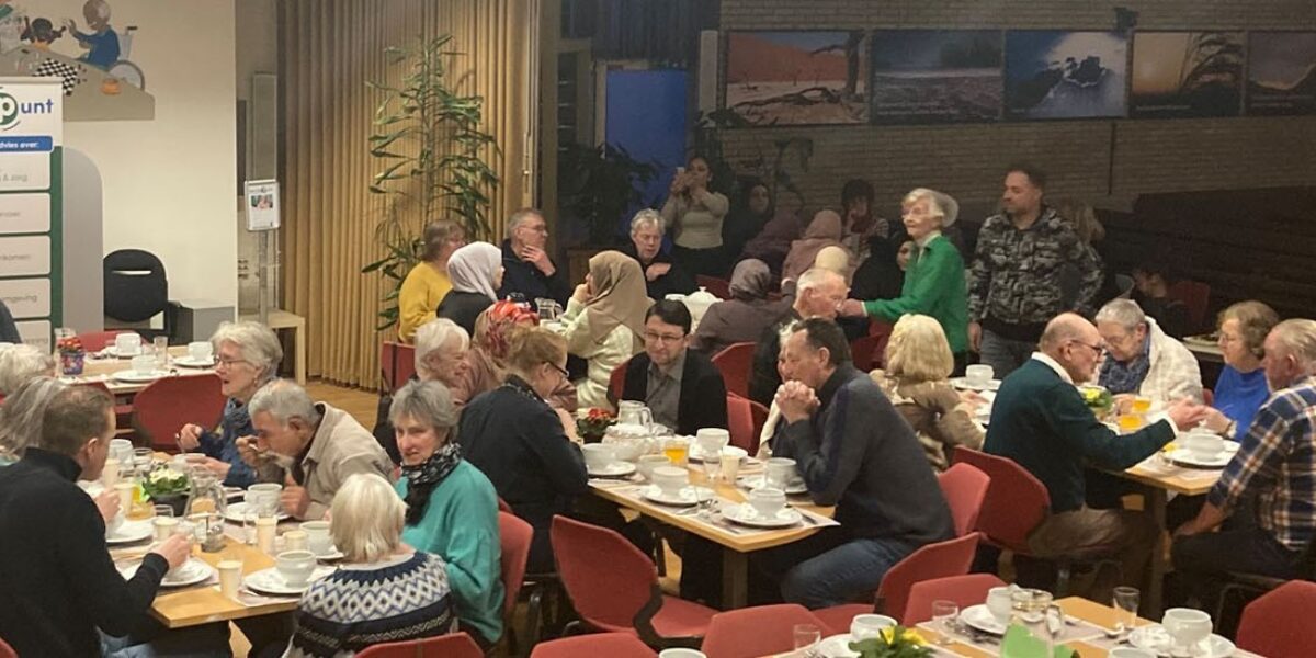Multiculturele eettafel in Open Huis De Rank