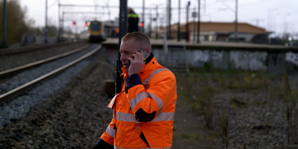 Mijdrechtse incidentenbestrijder Dennis in tv-serie over Amsterdam Centraal