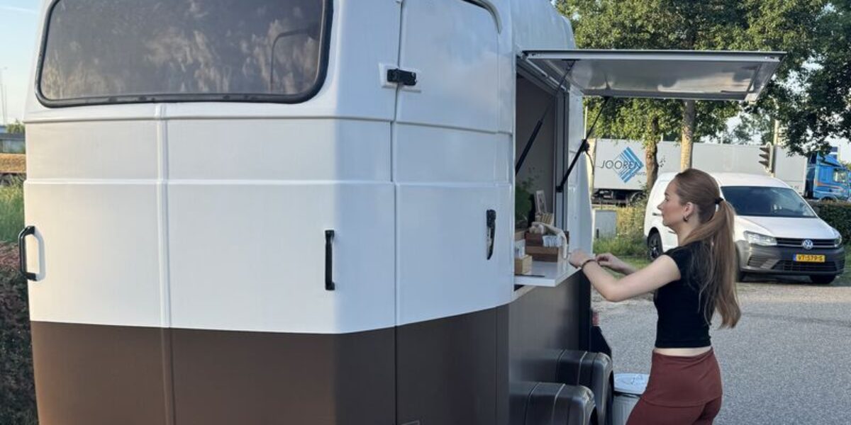 Koffietrailer bij carpoolplaats Vinkeveen opent deuren