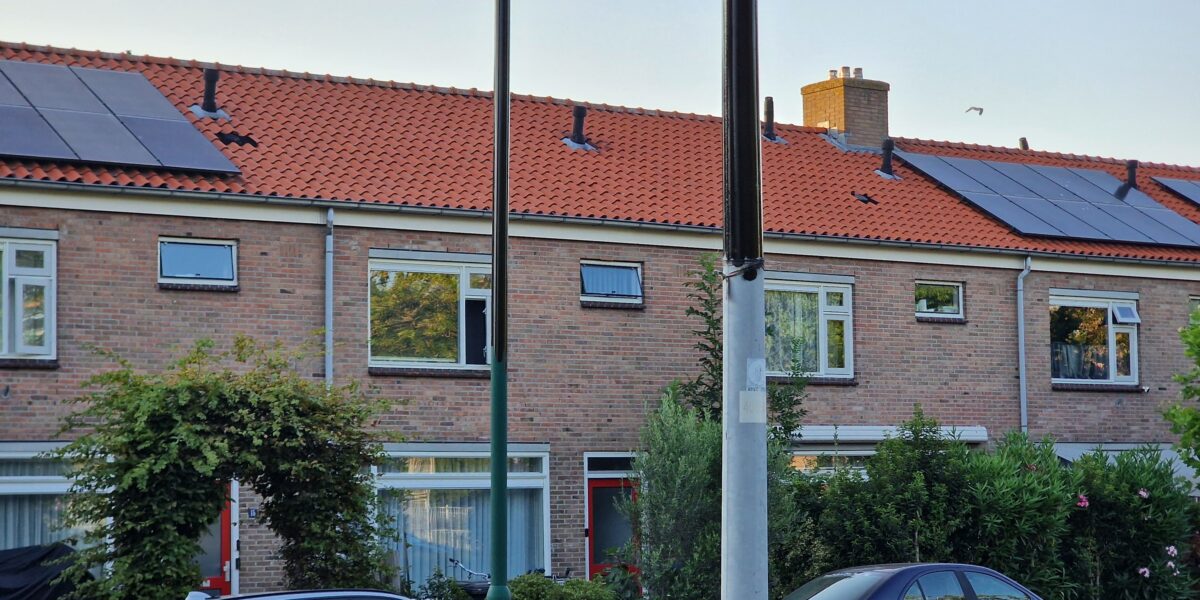 Lantaarnpalen in Mijdrecht krijgen zwarte verflaag, inwoners zetten vraagtekens