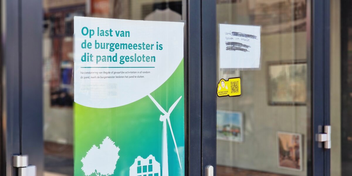 Drie beschoten panden maand lang achter slot en grendel