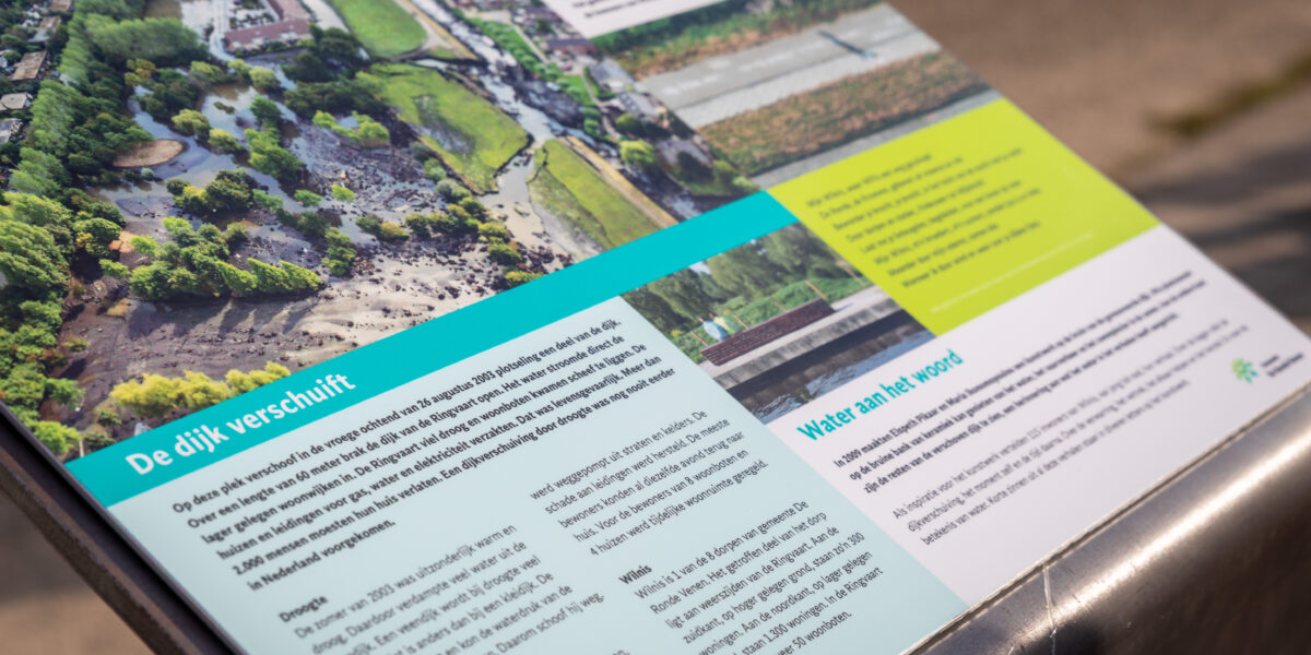 Nieuw informatiepaneel herinnert aan dijkverschuiving Wilnis
