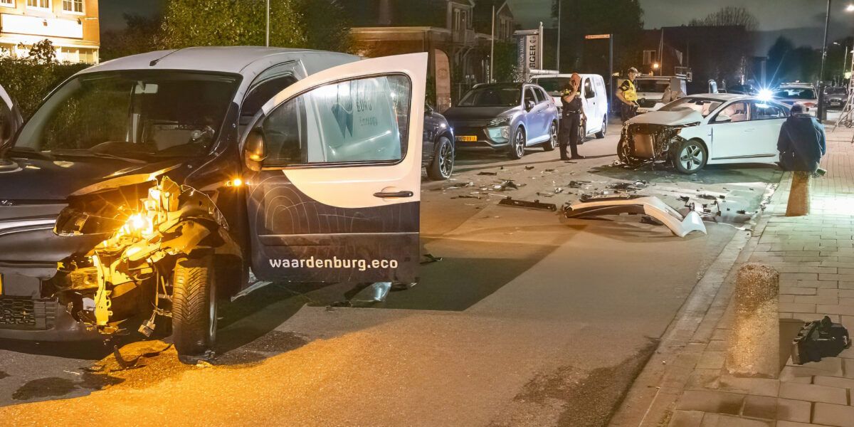 Bestuurder onder invloed veroorzaakt flinke ravage in Vinkeveen